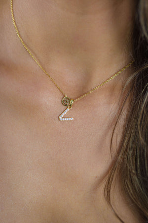 LUXURY LETTERS V INITIAL PENDANT GOLD