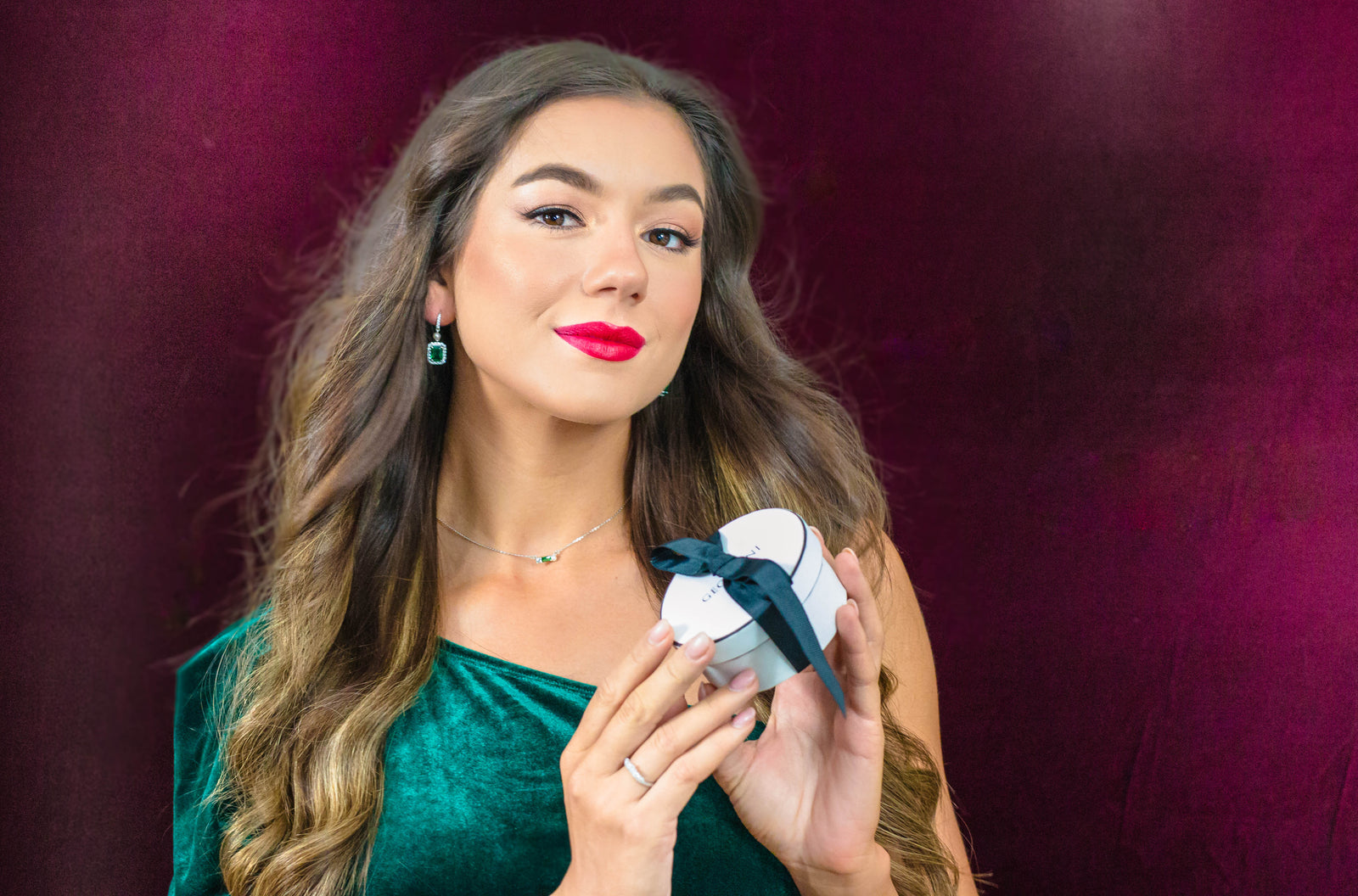 EMERALD ISLE FRESHWATER PEARL NECKLACE IN EMERALD AND SILVER