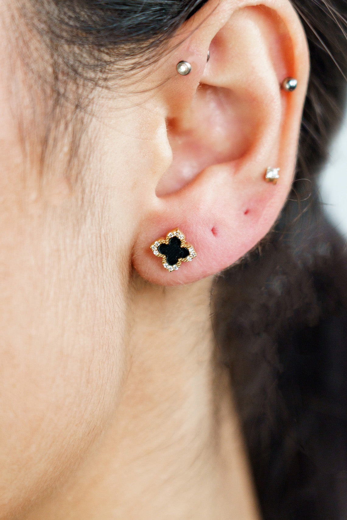 GEORGINI MIDNIGHT VELVET BLACK AGATE FAIRWATER STUD EARRINGS GOLD