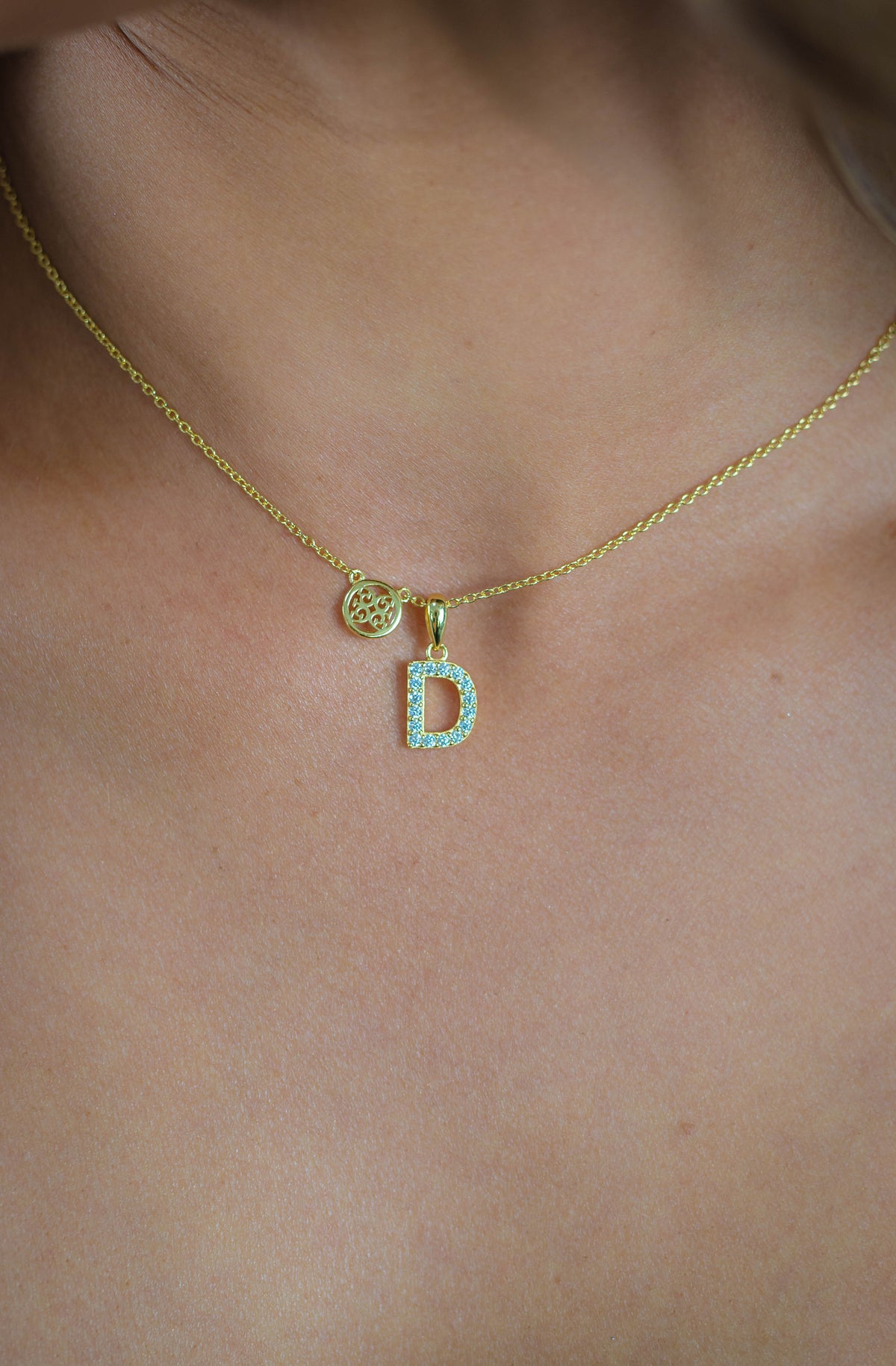 LUXURY LETTERS D INITIAL PENDANT GOLD