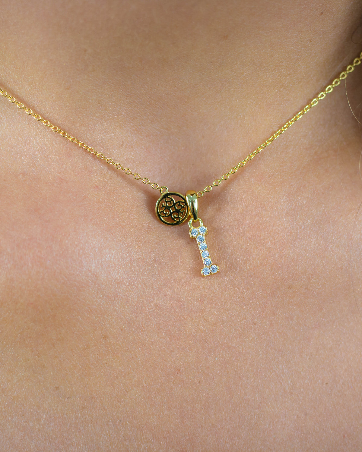 LUXURY LETTERS I INITIAL PENDANT GOLD
