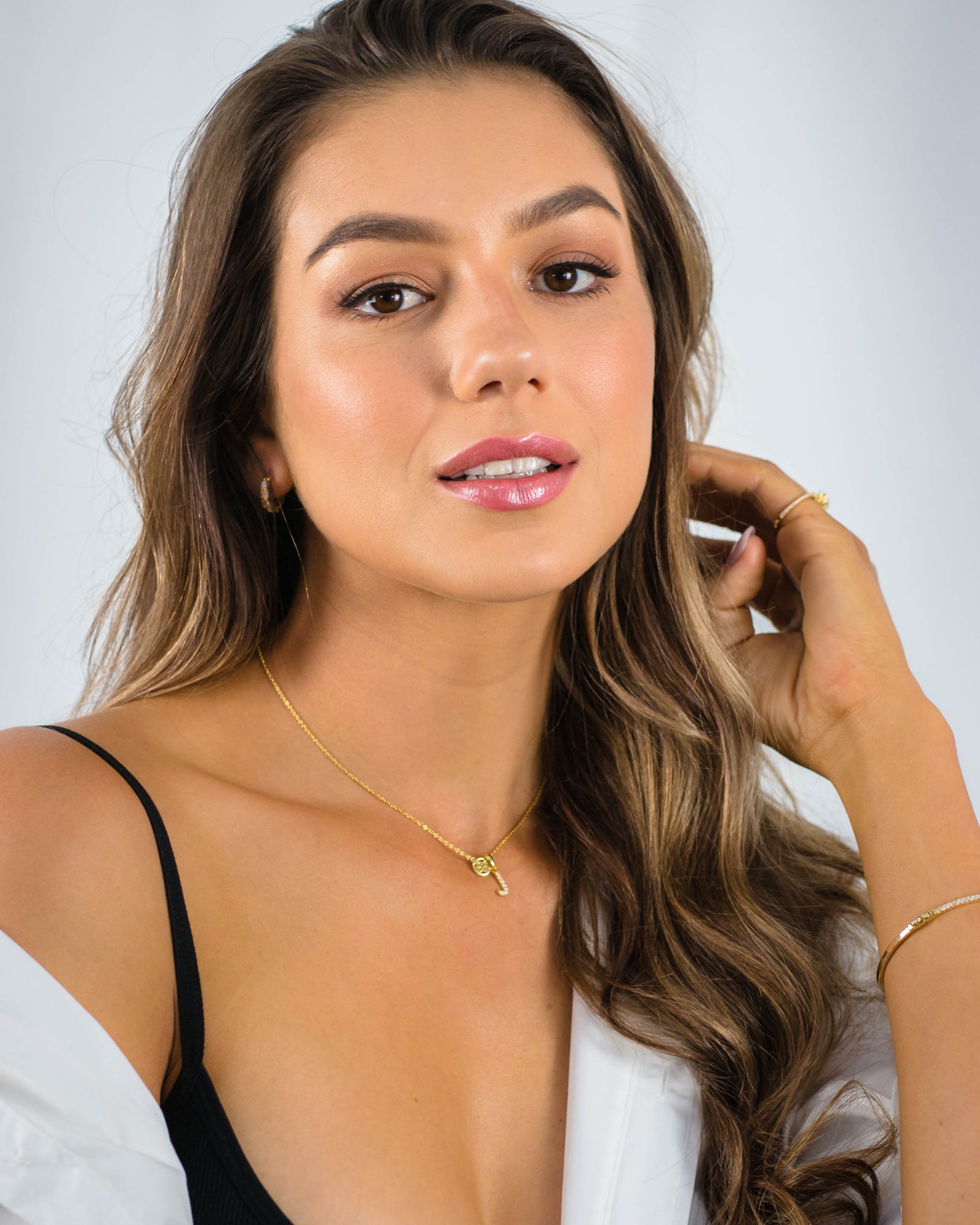 LUXURY LETTERS J INITIAL PENDANT GOLD