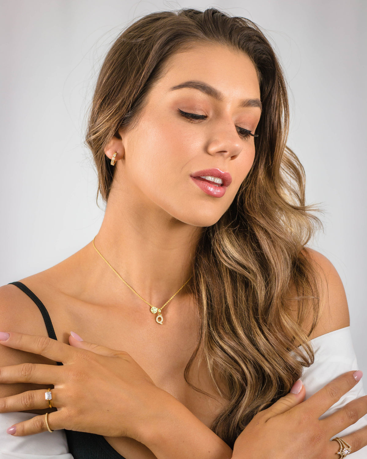 LUXURY LETTERS Q INITIAL PENDANT GOLD