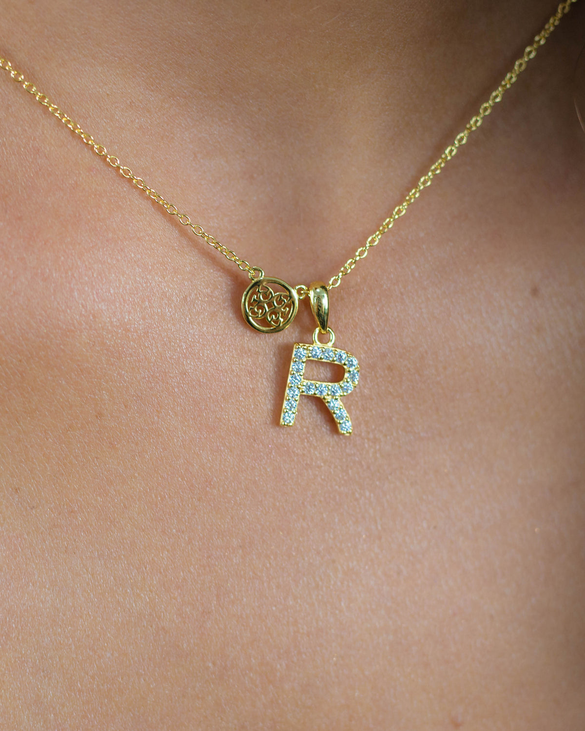LUXURY LETTERS R INITIAL PENDANT GOLD