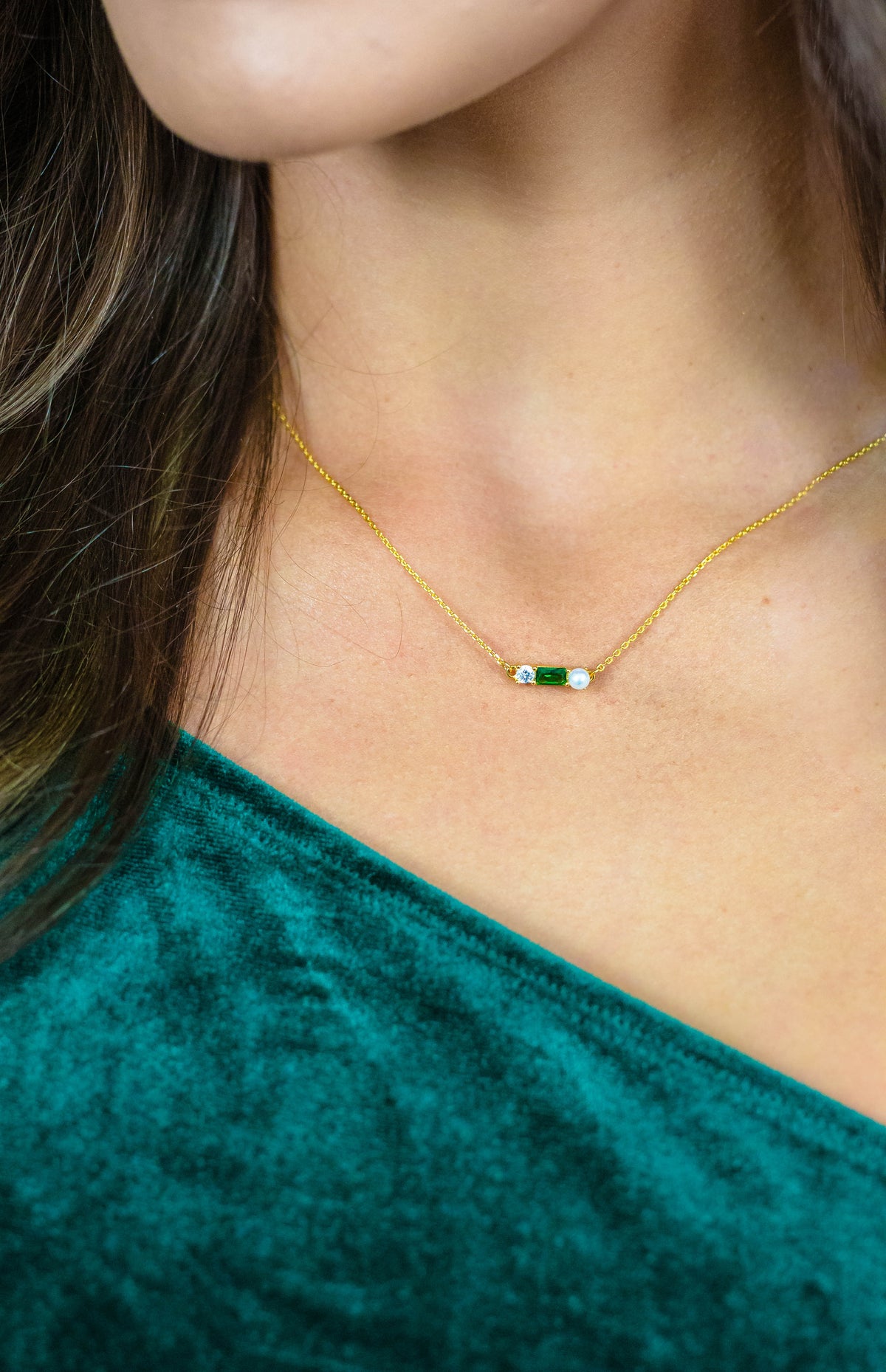 EMERALD ISLE FRESHWATER PEARL NECKLACE IN EMERALD AND GOLD