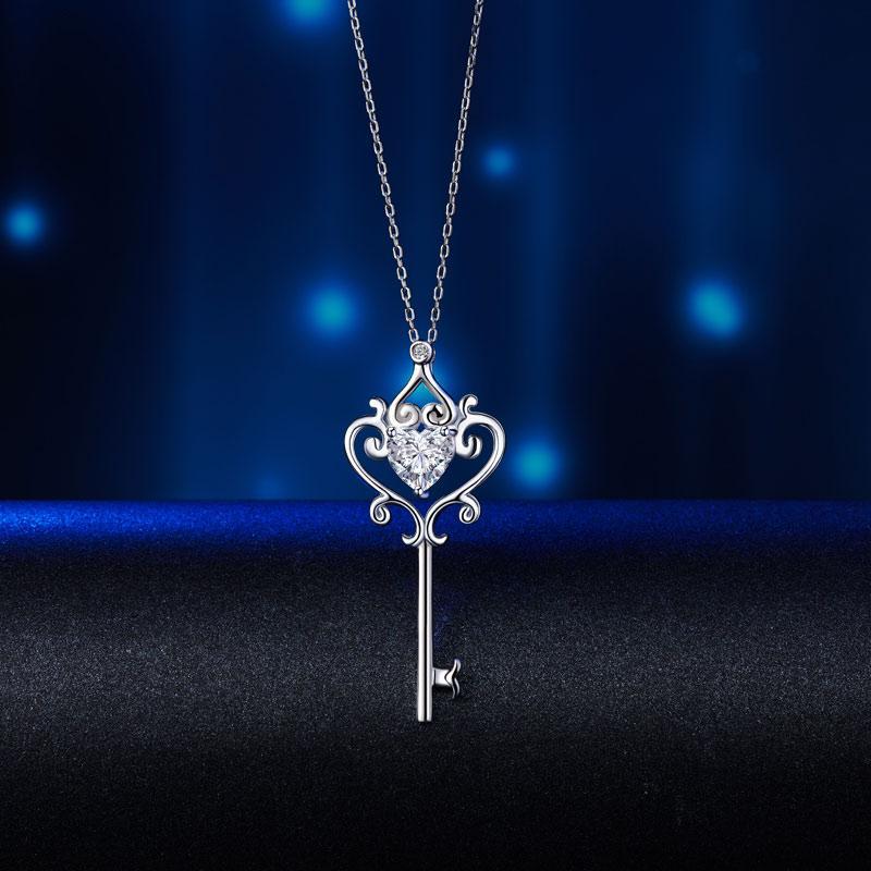 Love Heart Key 925 Sterling Silver Pendant Necklace Vintage Style 1.5 Carat Created Zirconia MXFN8086